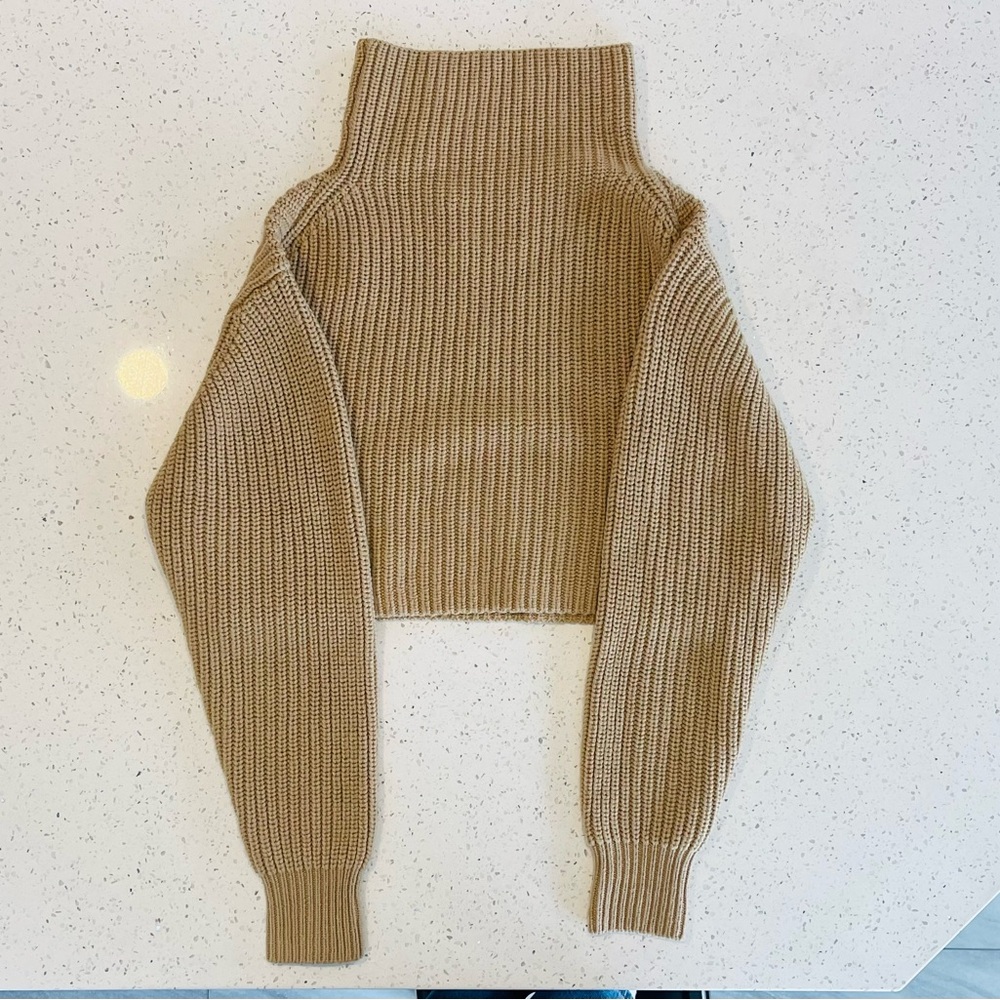 Aritzia Wilfred Montpellier cropped sweater
